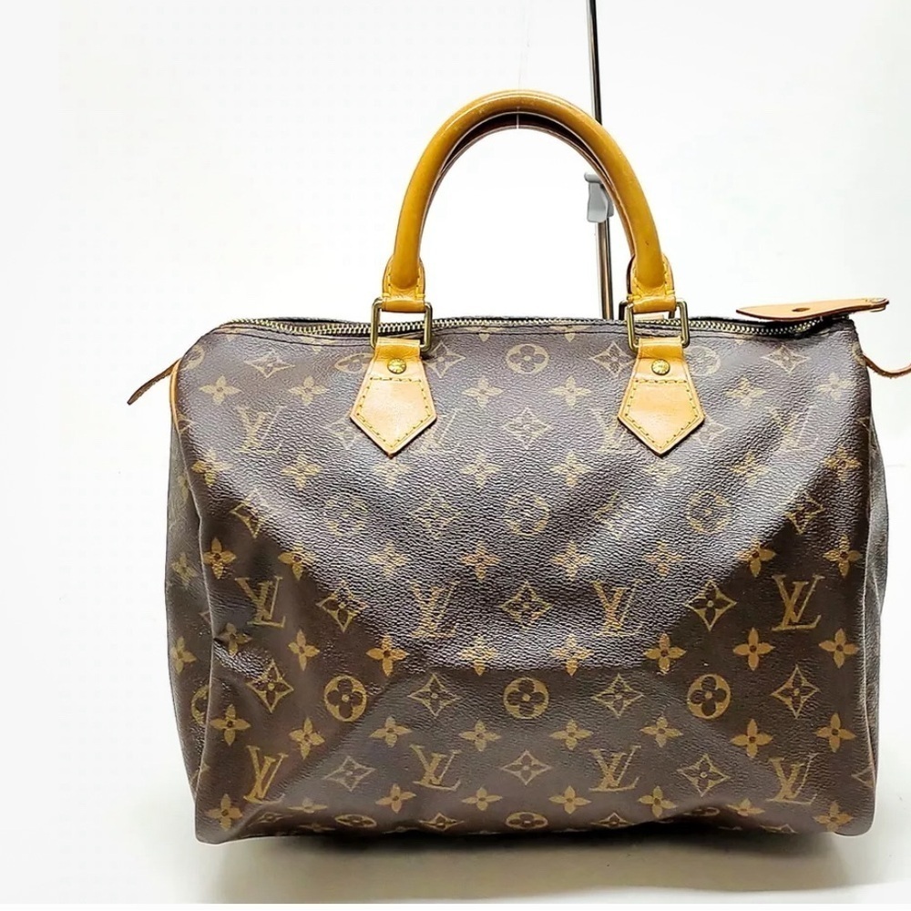 - Louis Vuitton authentic Speedy 30 vintage. With COA